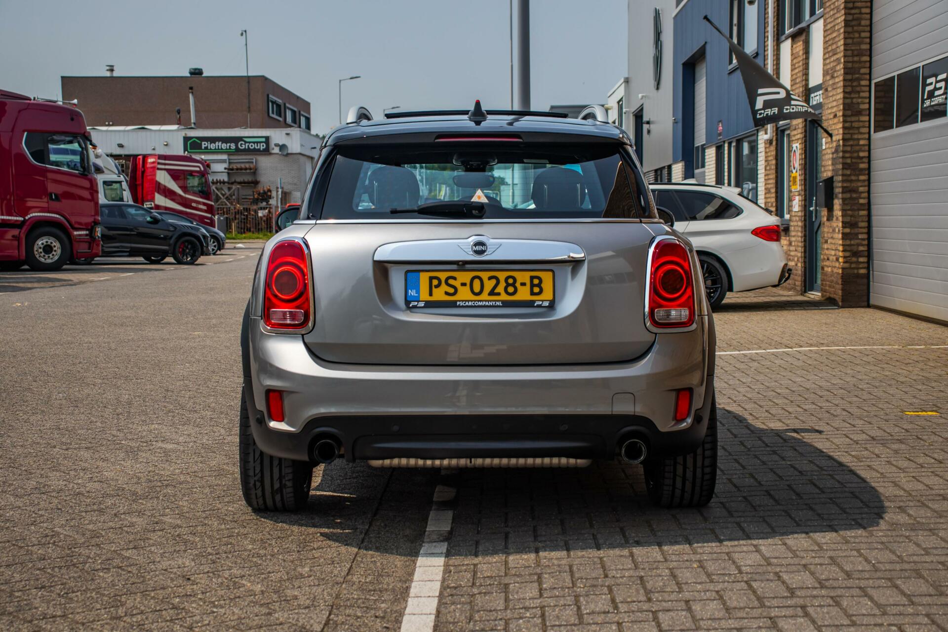 45592432-4.jpg