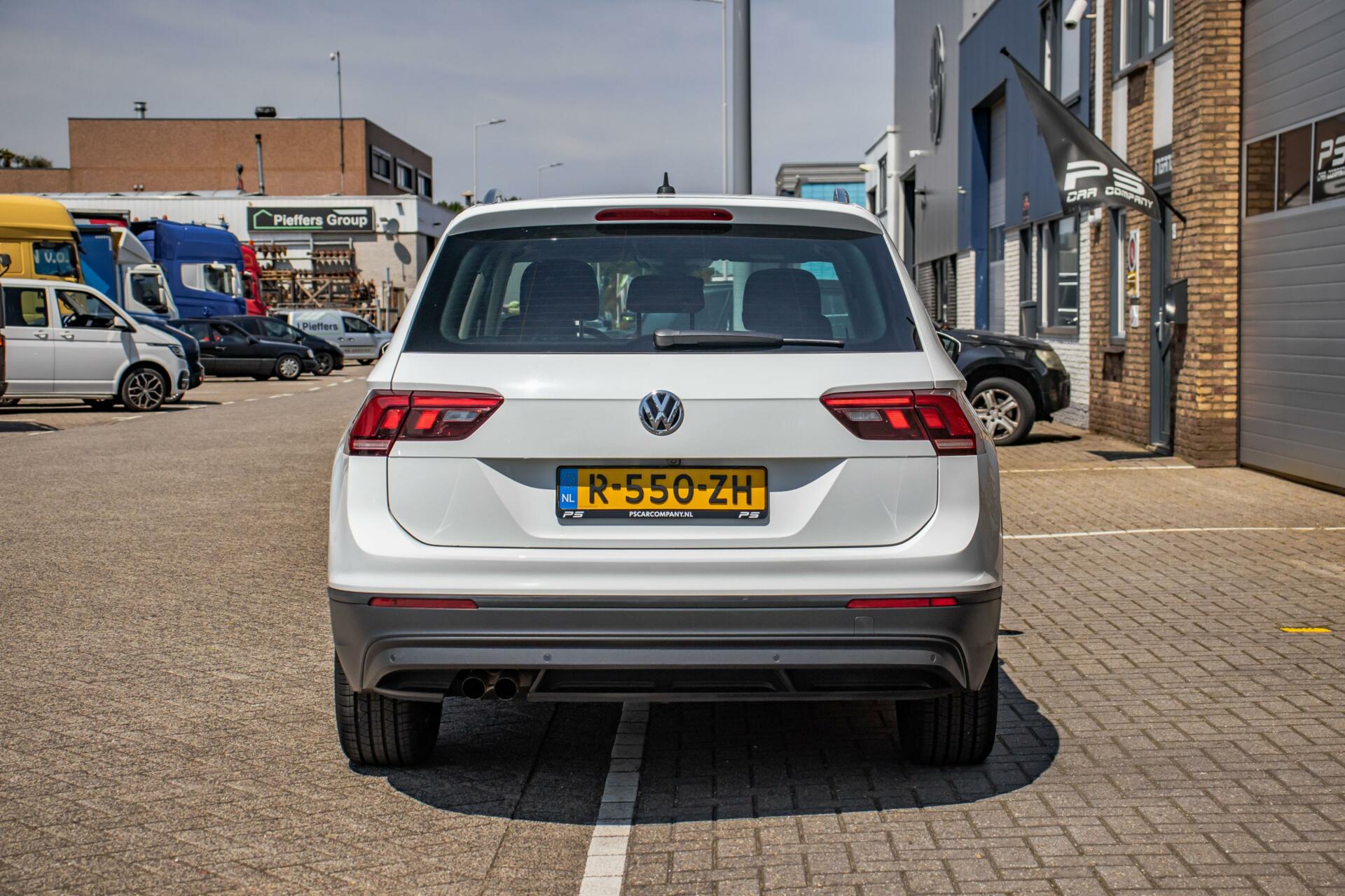 45763344-4.jpg