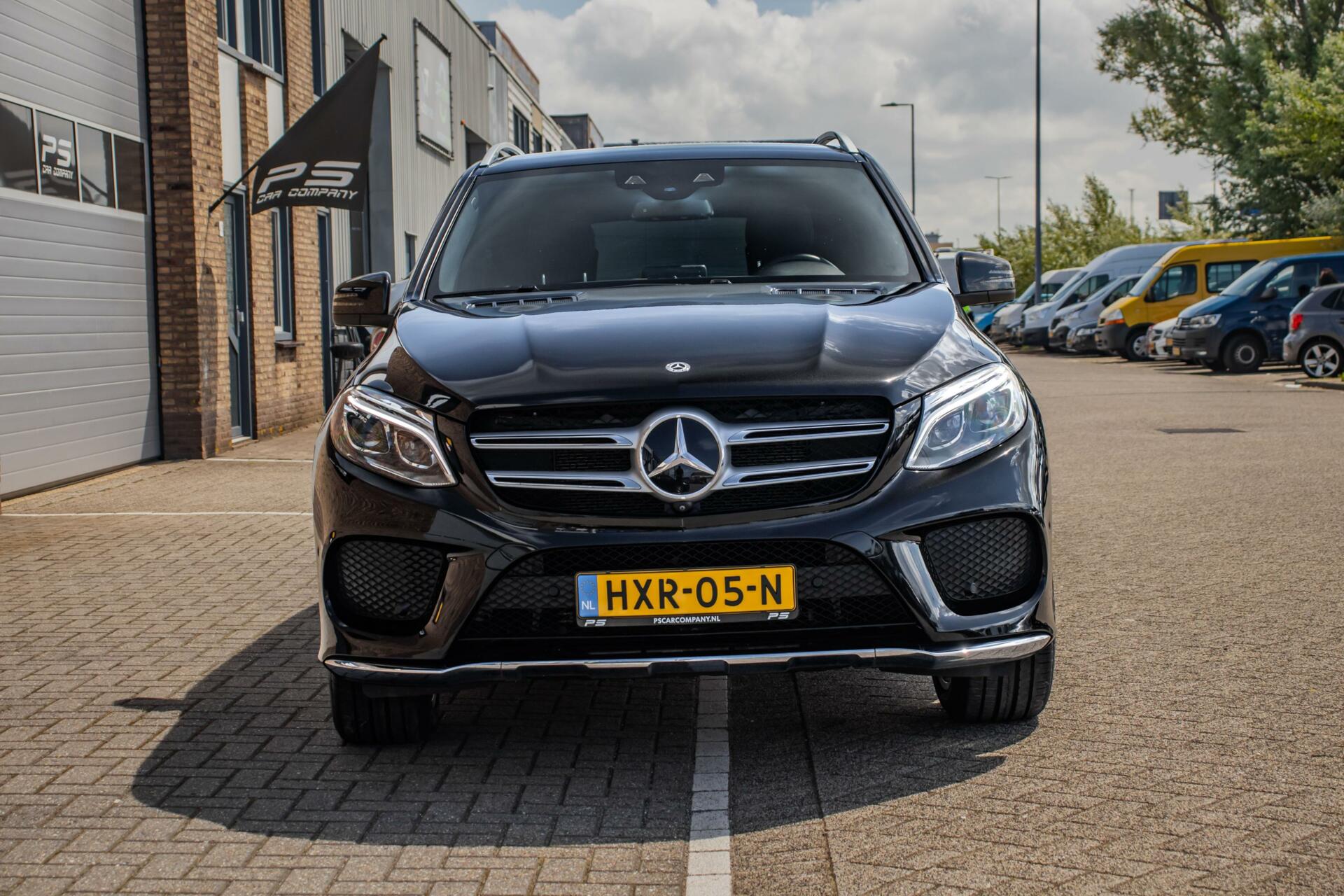 46591583-8.jpg