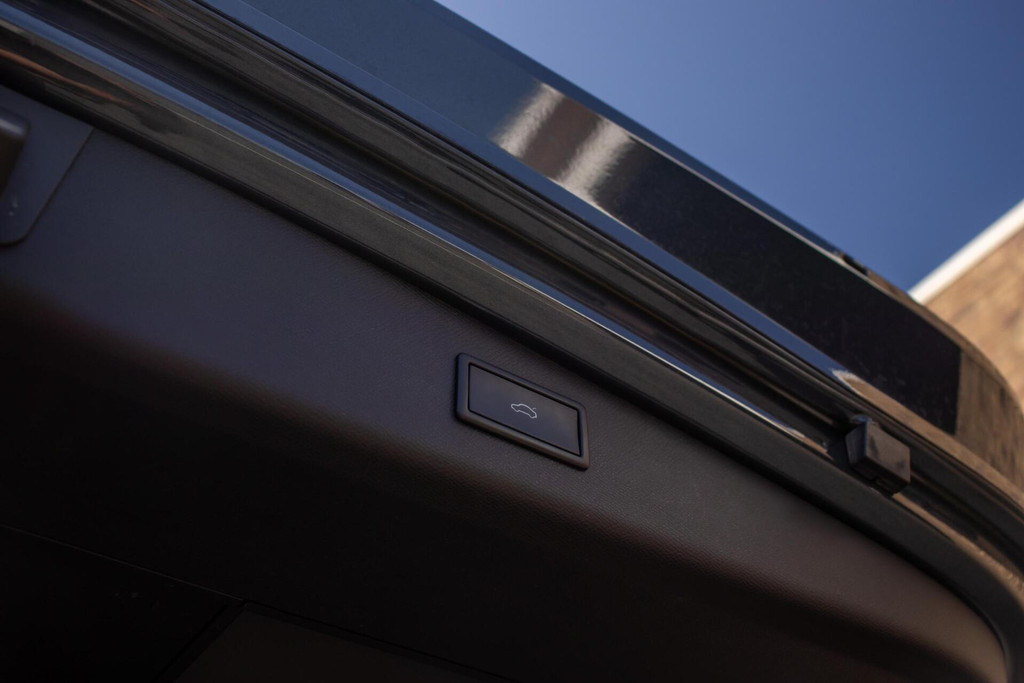 55592365-28.jpg